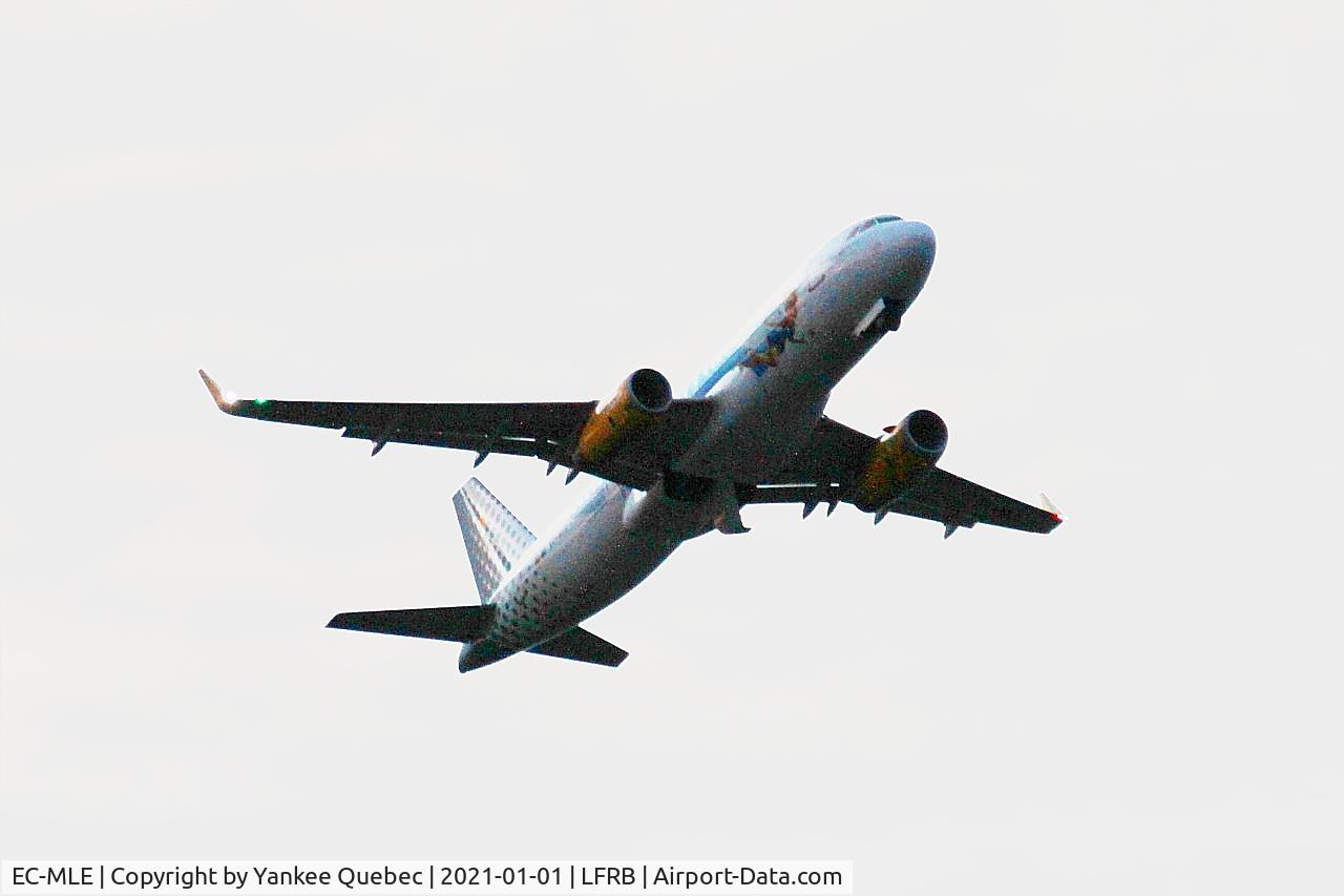 EC-MLE, 2016 Airbus A320-232 C/N 7109, Take off rwy 07R, Brest-Bretagne airport (LFRB-BES)