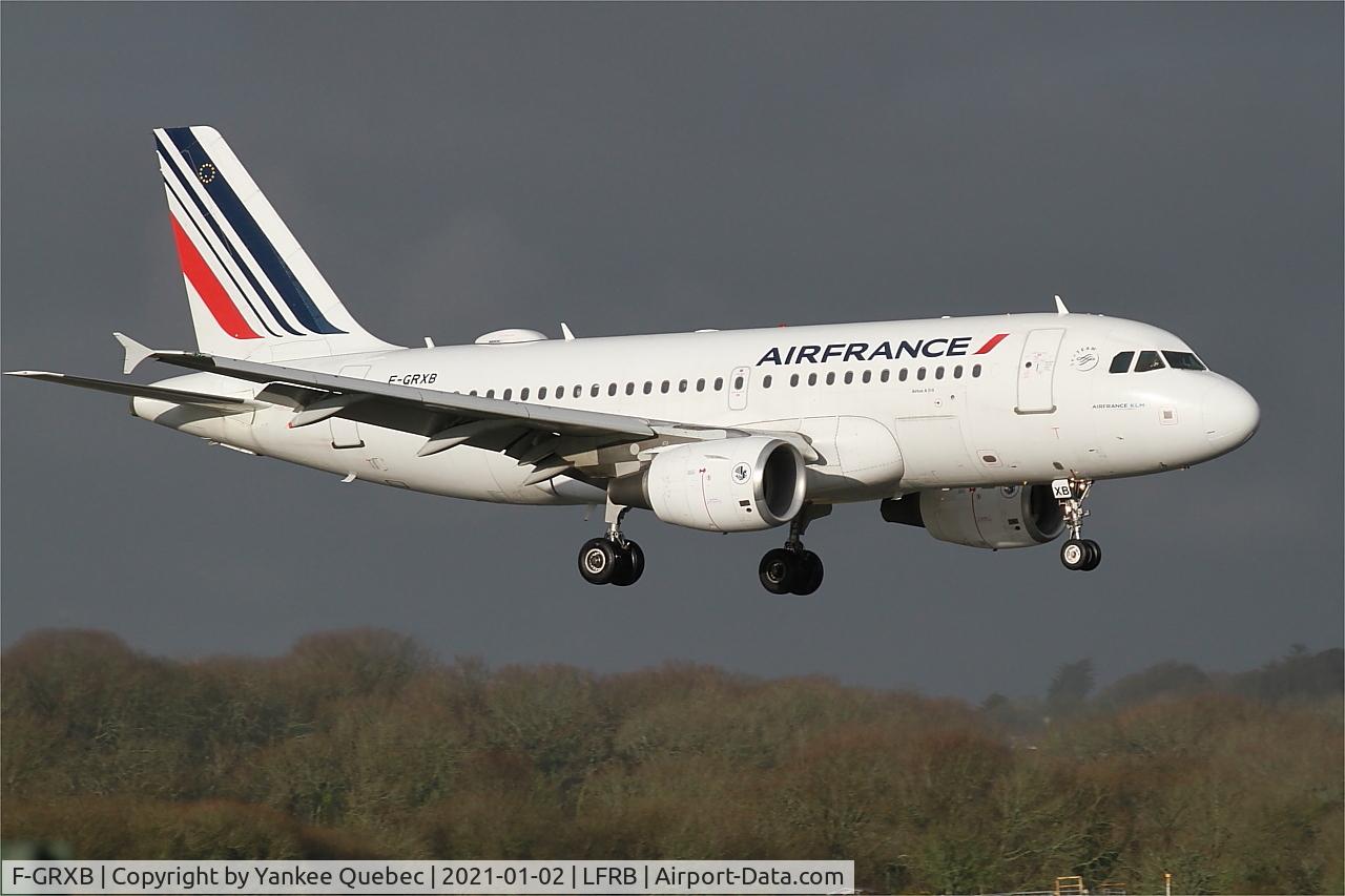F-GRXB, 2001 Airbus A319-111 C/N 1645, Landing rwy 07R, Brest-Bretagne airport (LFRB-BES)