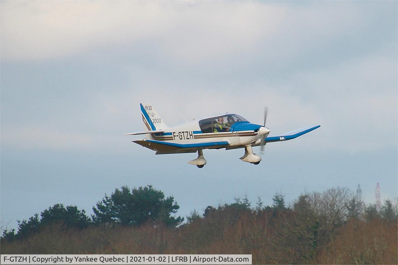 F-GTZH, Robin DR-400-120 Petit Prince C/N 2455, Landing rwy 07R, Brest-Bretagne airport (LFRB-BES)