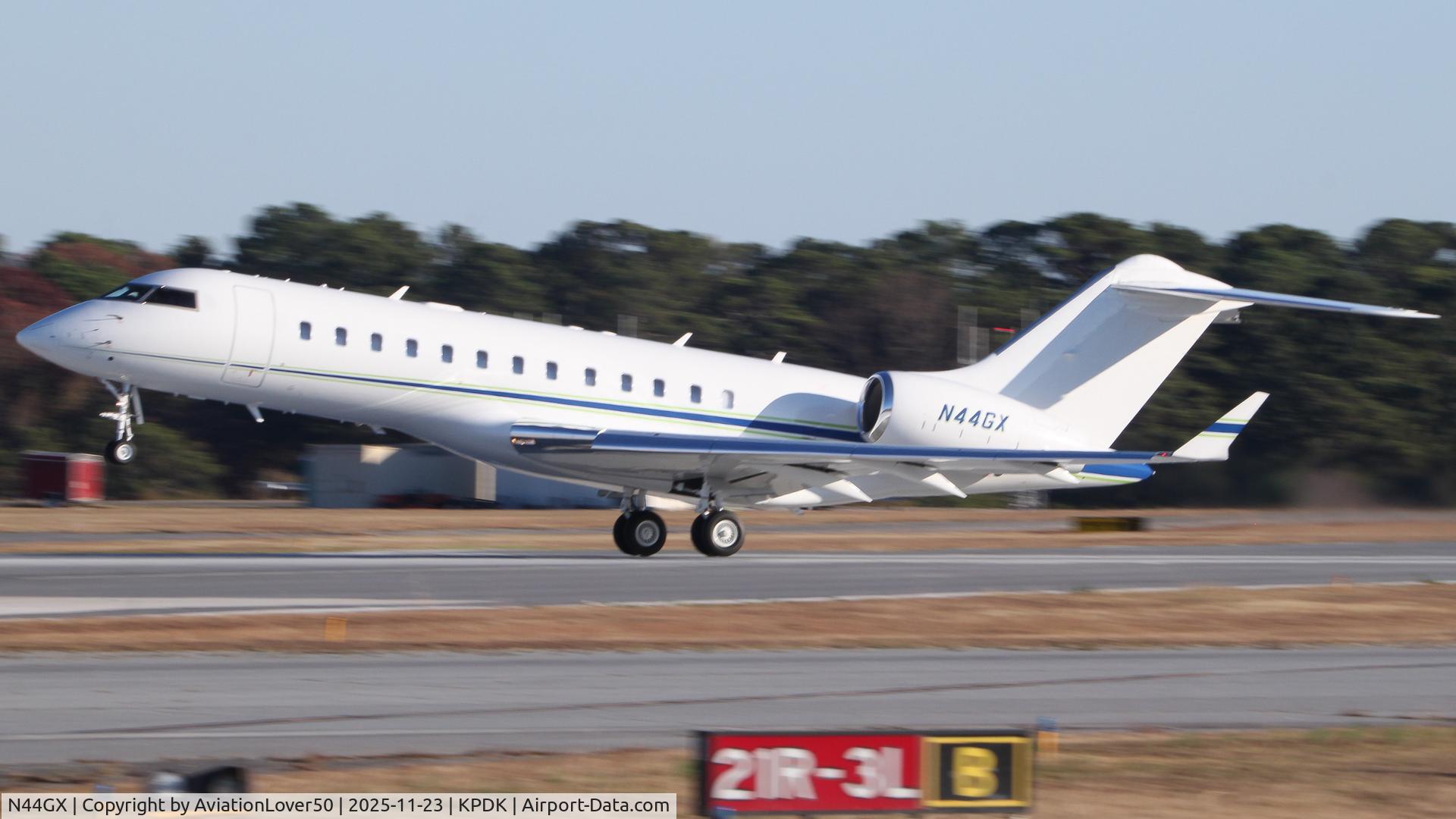 N44GX, 2004 Bombardier BD-700-1A10 Global Express C/N 9142, Global Express