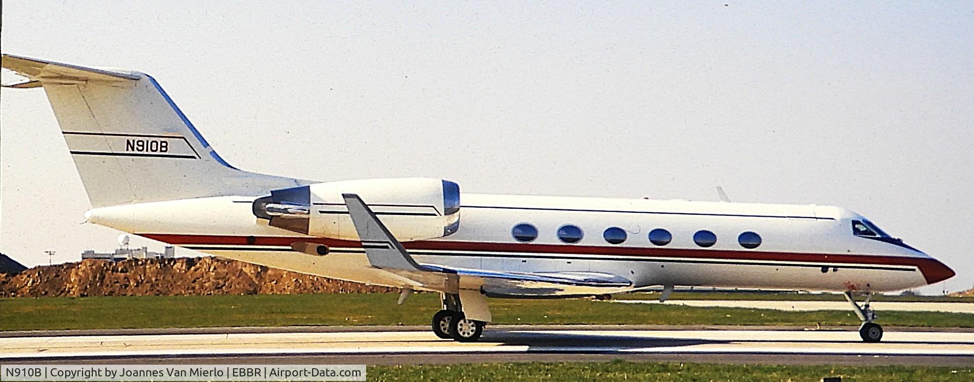 N910B, 1989 Gulfstream Aerospace G-IV C/N 1102, ex-slide