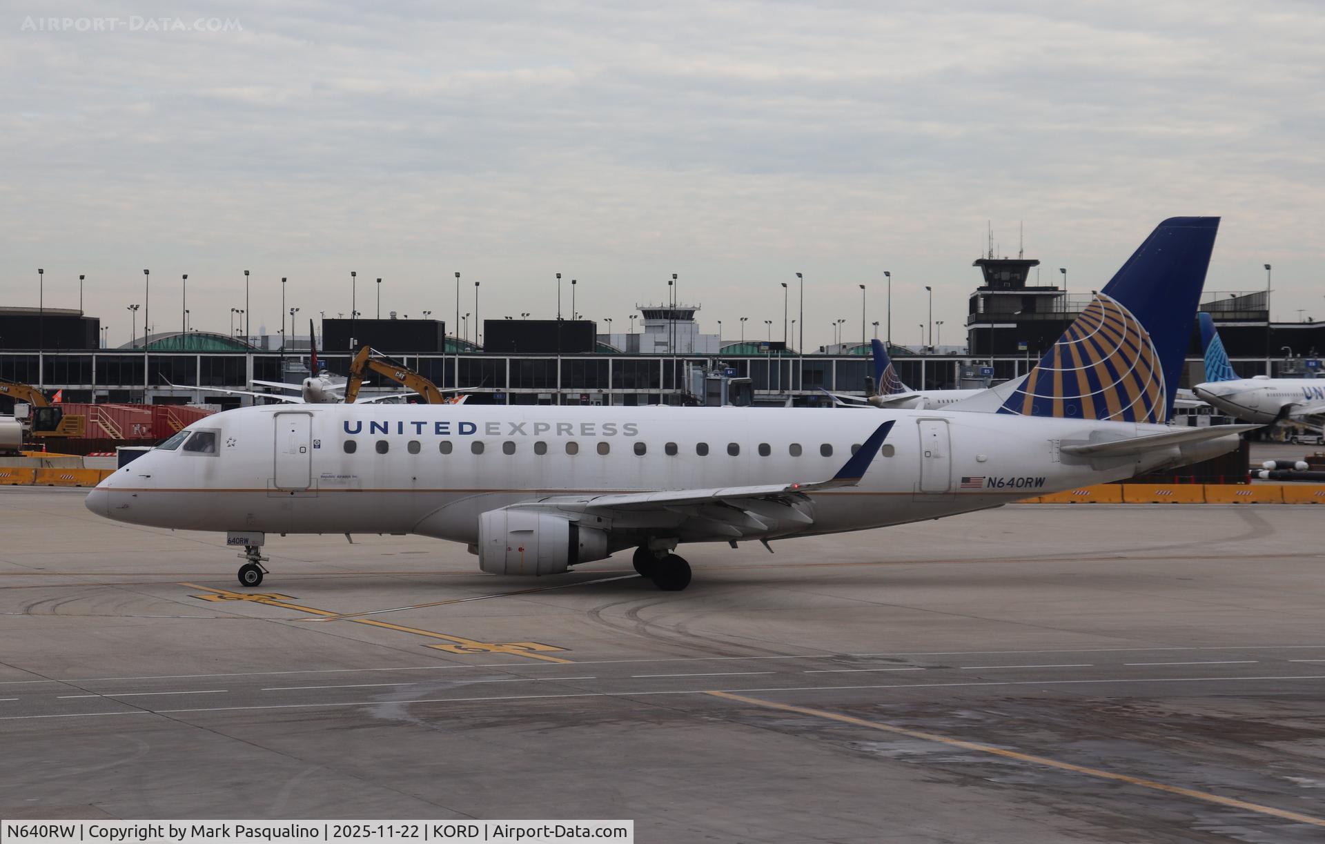 N640RW, 2004 Embraer 170SE (ERJ-170-100SE) C/N 17000058, ERJ-170-100SE
