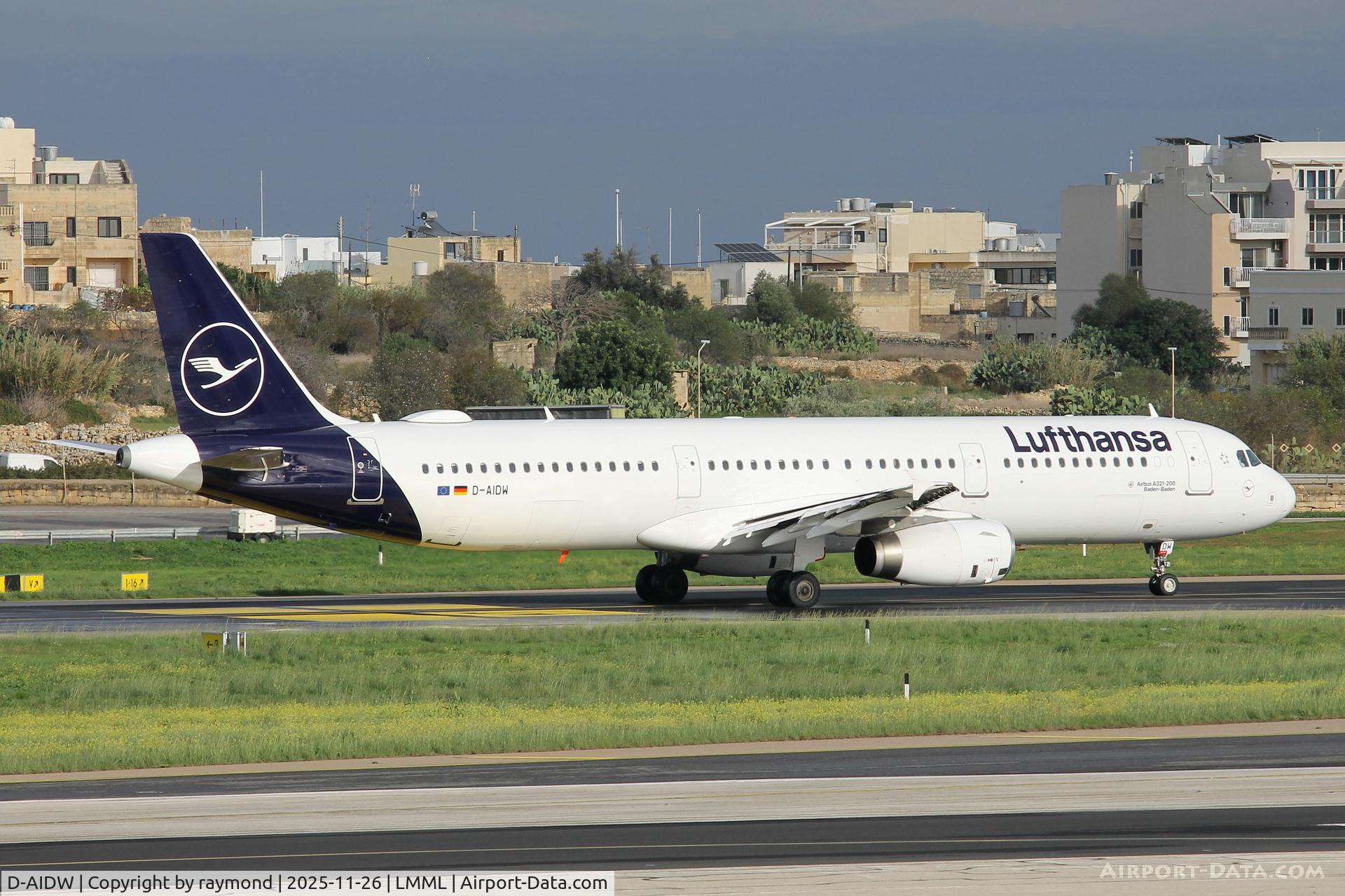 D-AIDW, 2014 Airbus A321-231 C/N 6415, Airbus A321-231 reg D-AIDW of Lufthansa taxiing out for departure from Malta RW31.