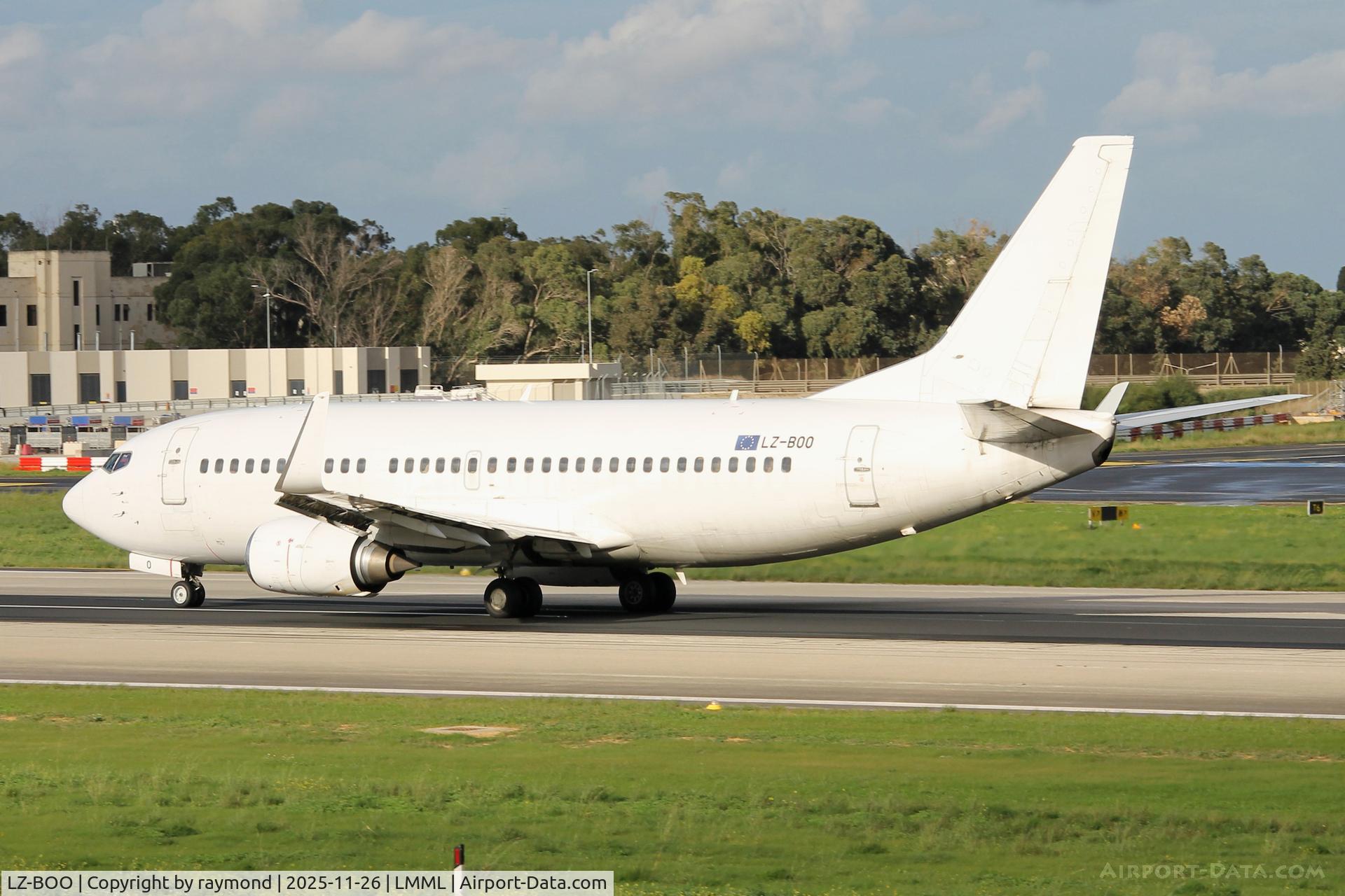 LZ-BOO, 1992 Boeing 737-341 C/N 26852/2273, Bul Air Boeing 737-341 reg LZ-BOO just landed in Malta RW31 performing a chartered flight.