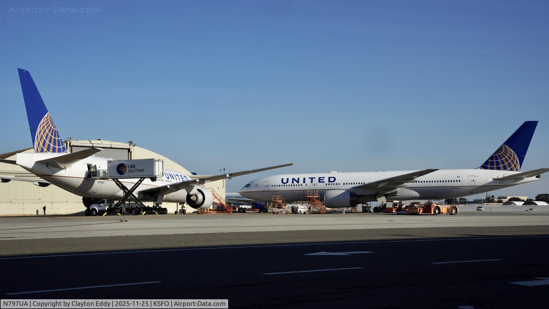 N797UA, 1998 Boeing 777-222 C/N 26924, N74007 SFO 2025