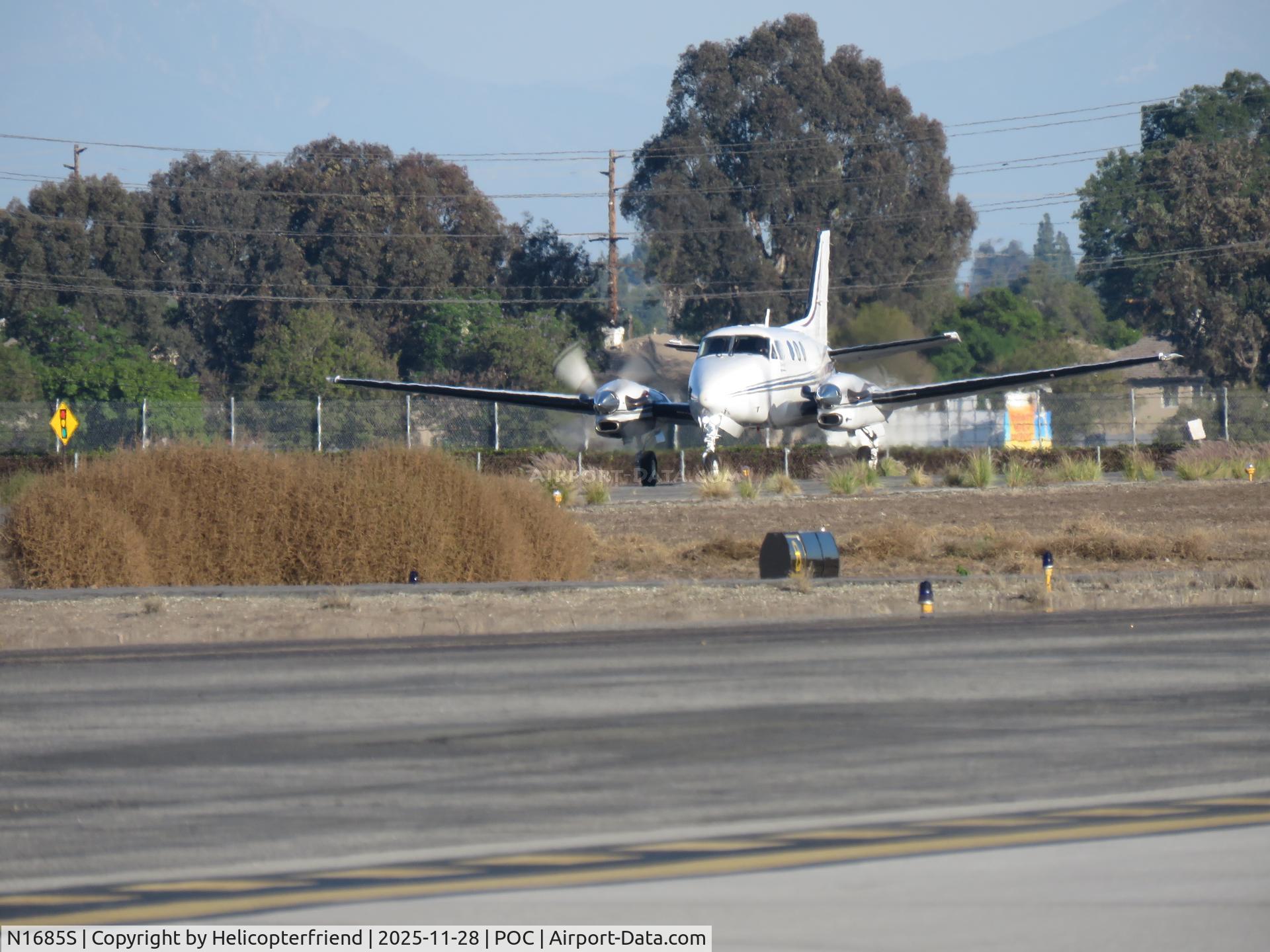 N1685S, 2003 Beech C90A King Air C/N LJ-1685, Powering up for take off runway 26L