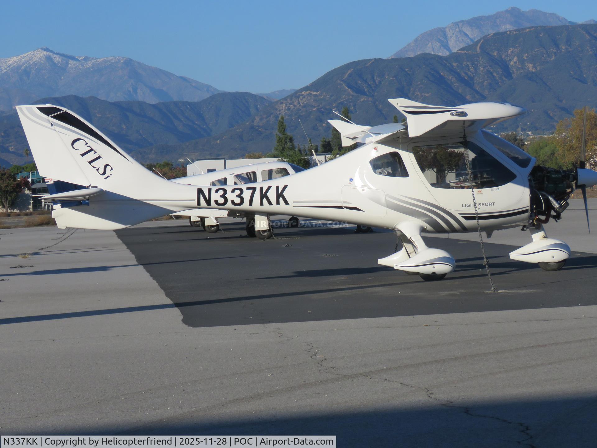 N337KK, 2024 Flight Design GmbH CTLSi C/N F-13-01-06, Engine being worked on