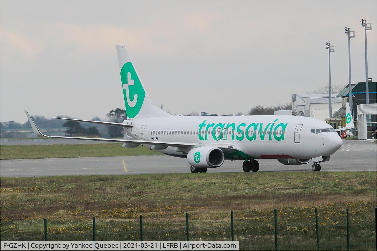 F-GZHK, 2014 Boeing 737-8K2 C/N 37790, Taxiing to boarding area, Brest-Bretagne airport (LFRB-BES)
