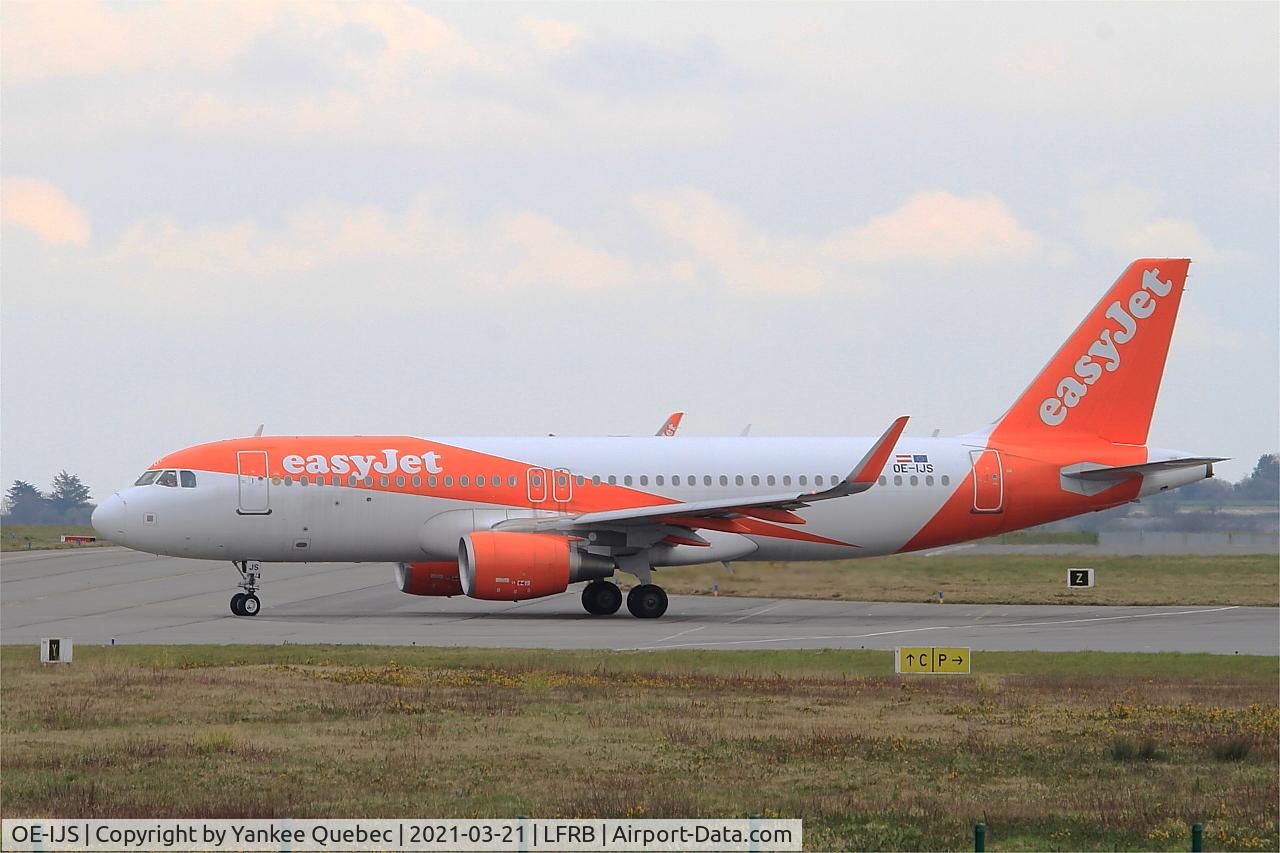 OE-IJS, 2016 Airbus A320-214 C/N 7410, Taxiing to rwy 07R, Brest-Bretagne airport (LFRB-BES)