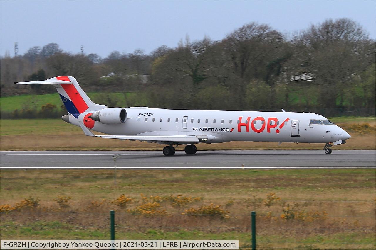 F-GRZH, 2003 Bombardier CRJ-702 (CL-600-2C10) Regional Jet C/N 10089, Take off run rwy 07R, Brest-Bretagne airport (LFRB-BES)