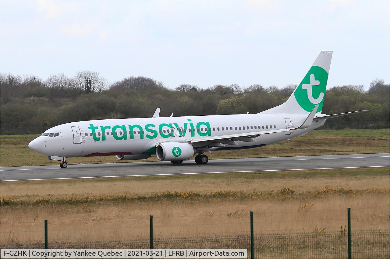 F-GZHK, 2014 Boeing 737-8K2 C/N 37790, Taxiing rwy 07R, Brest-Bretagne airport (LFRB-BES)