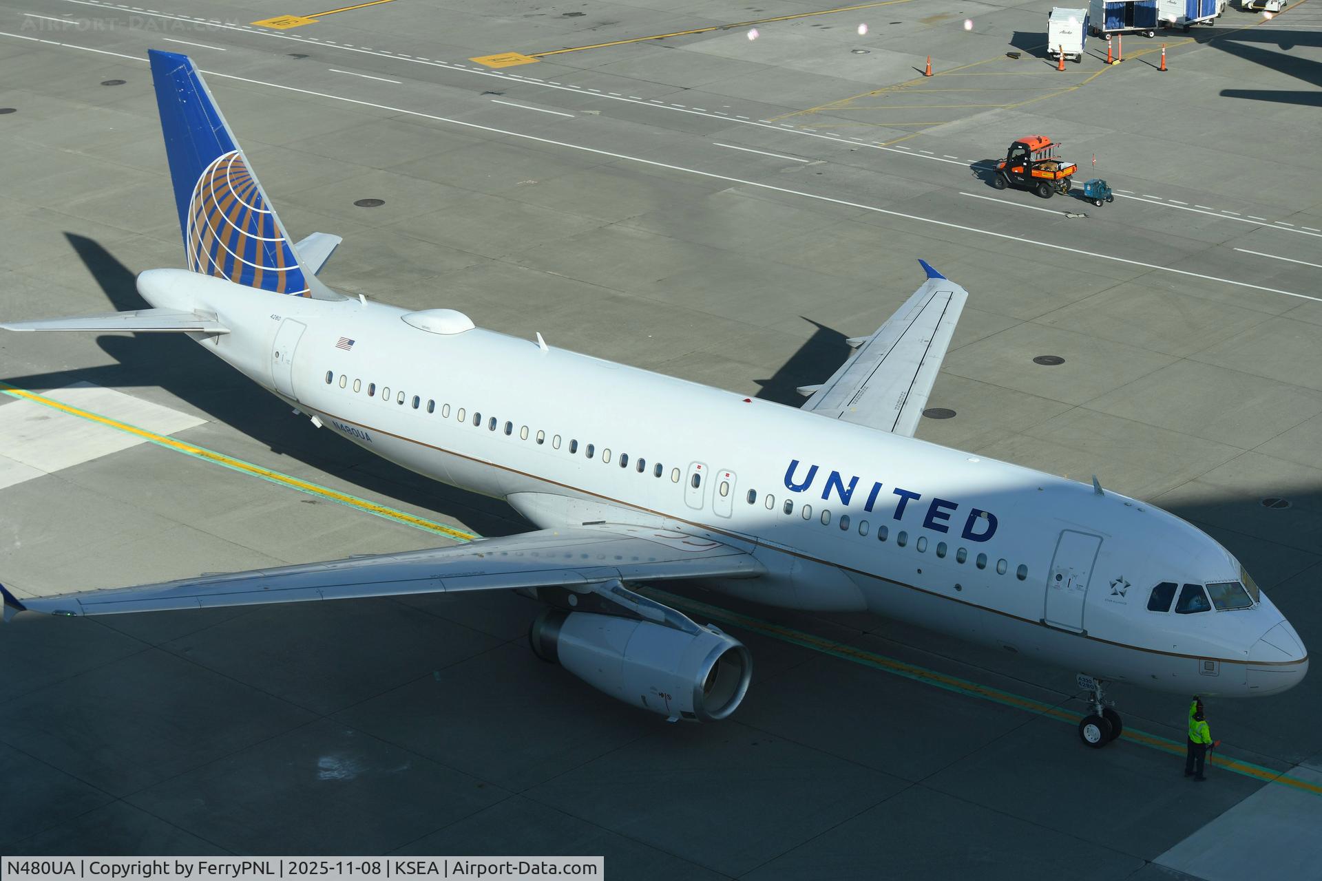 N480UA, 2001 Airbus A320-232 C/N 1555, Push-back for United A320