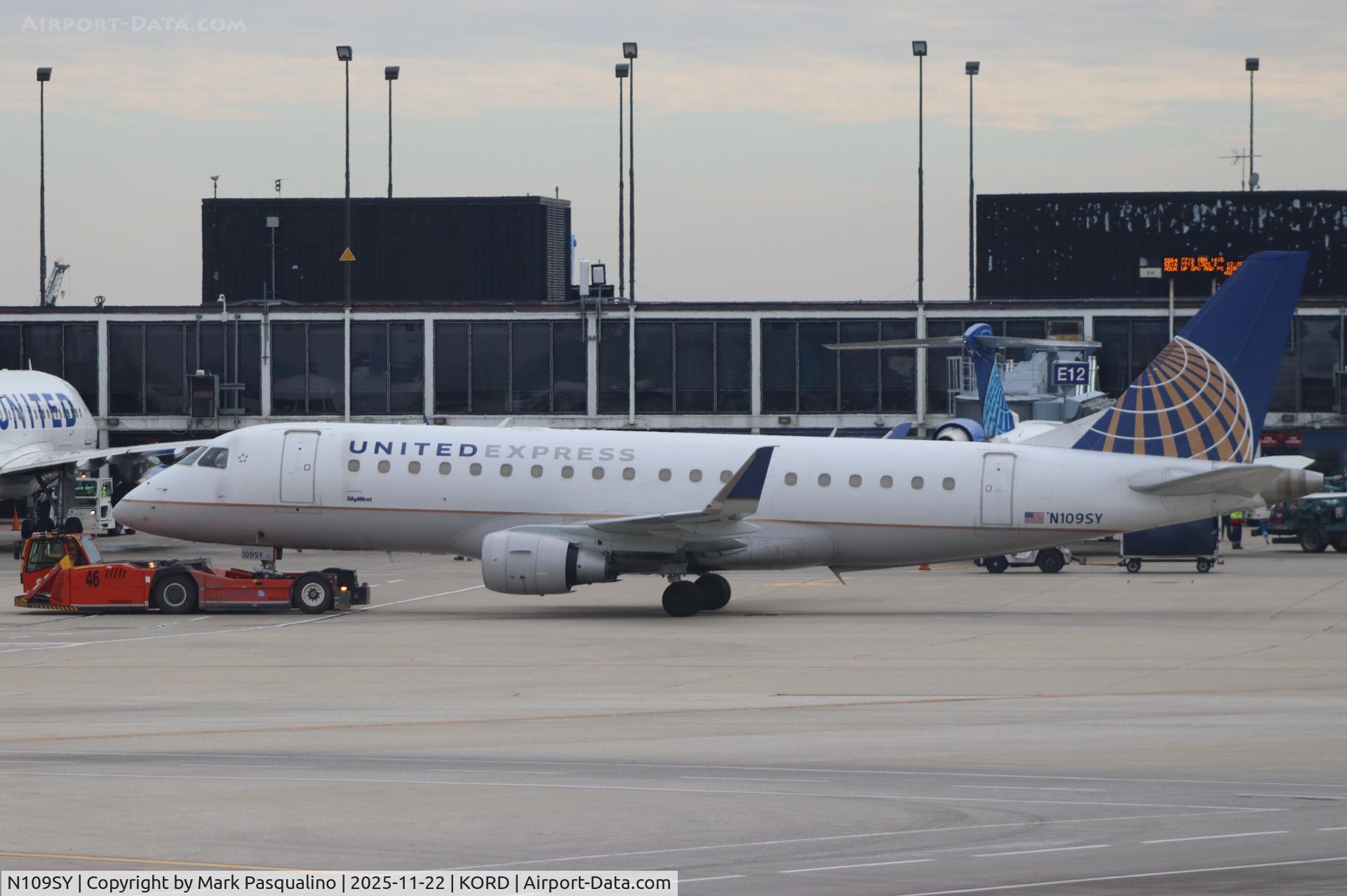 N109SY, 2014 Embraer 175LR (ERJ-170-200LR) C/N 17000402, ERJ-170-200LR