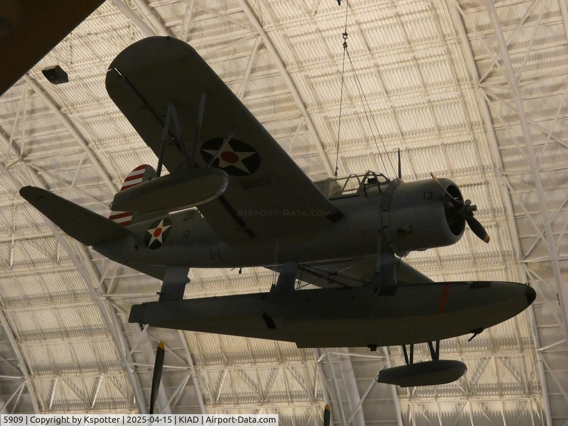 5909, 1942 Vought OS2U-3 Kingfisher C/N 2400, Udvar Hazy Center