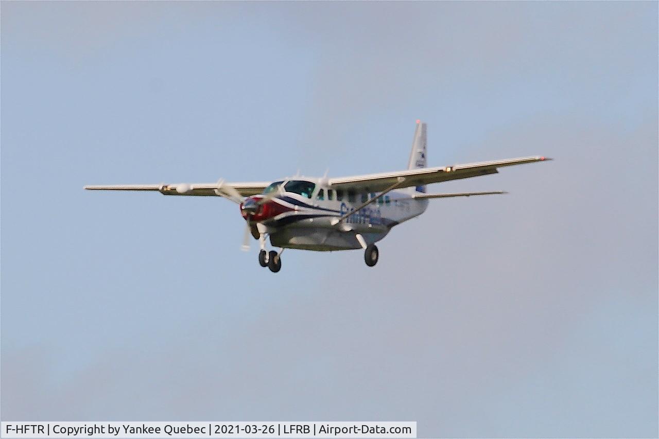 F-HFTR, 2008 Cessna 208B Grand Caravan C/N 208B-2041, Short approach rwy 25L, Brest-Bretagne airport (LFRB-BES)