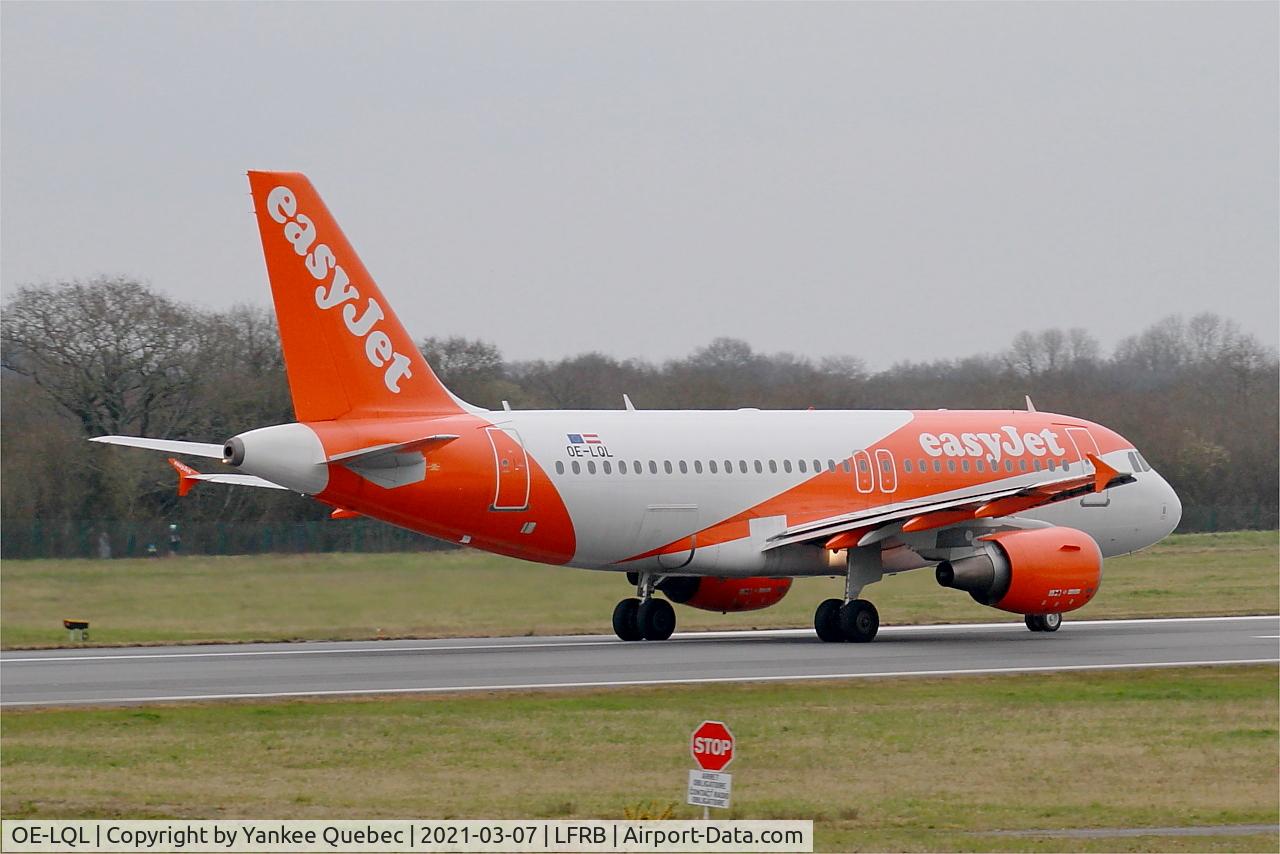 OE-LQL, 2009 Airbus A319-111 C/N 3774, Take off run rwy 07R, Brest-Bretagne airport (LFRB-BES)