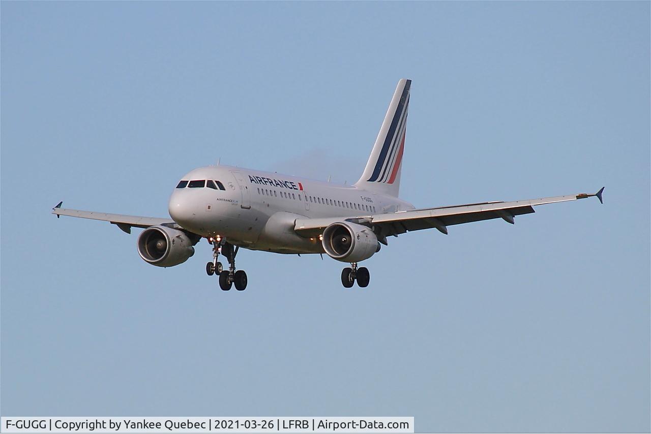 F-GUGG, 2004 Airbus A318-111 C/N 2317, Short approach rwy 25L, Brest-Bretagne airport (LFRB-BES)