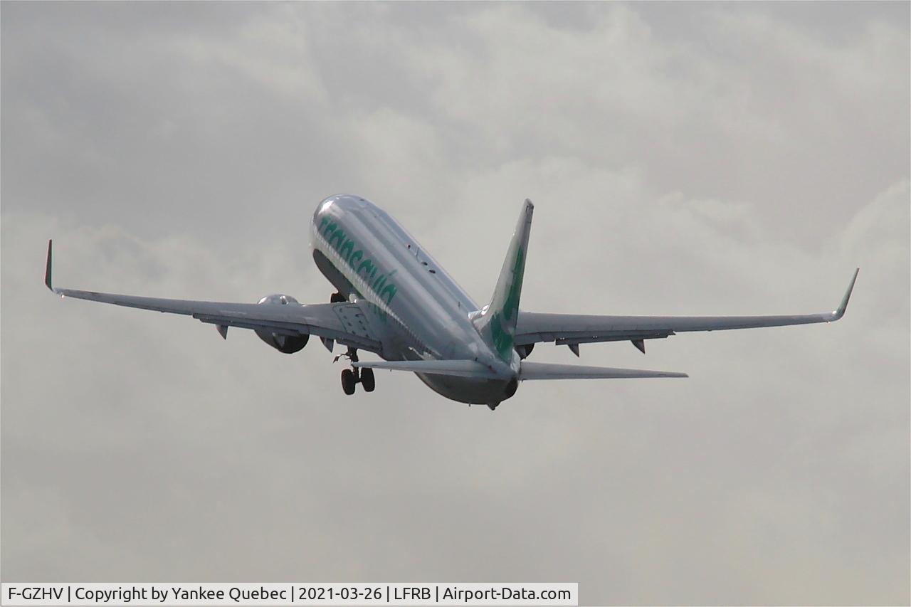 F-GZHV, 1998 Boeing 737-85H C/N 29444, Take off rwy 25L, Brest-Bretagne airport (LFRB-BES)