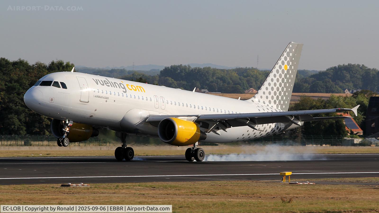 EC-LOB, 2011 Airbus A320-214 C/N 4849, at ebbr