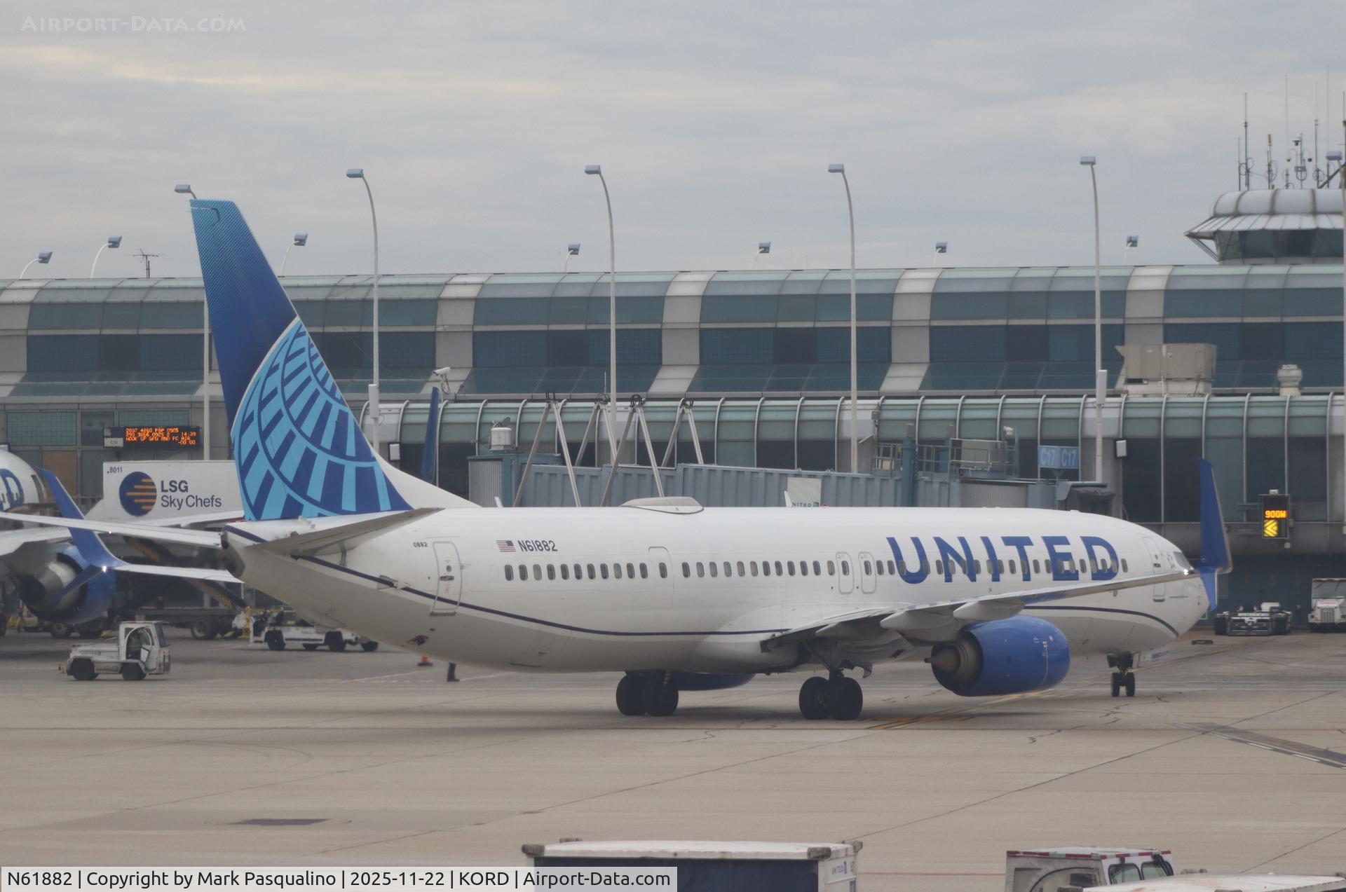 N61882, 2015 Boeing 737-900/ER C/N 42201, Boeing 737-924/ER