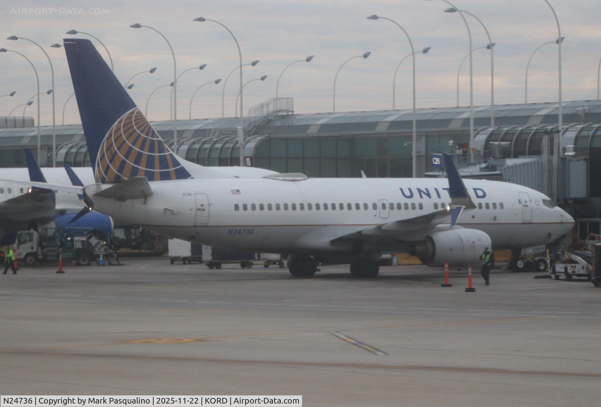 N24736, 1999 Boeing 737-724 C/N 28803, Boeing 737-724
