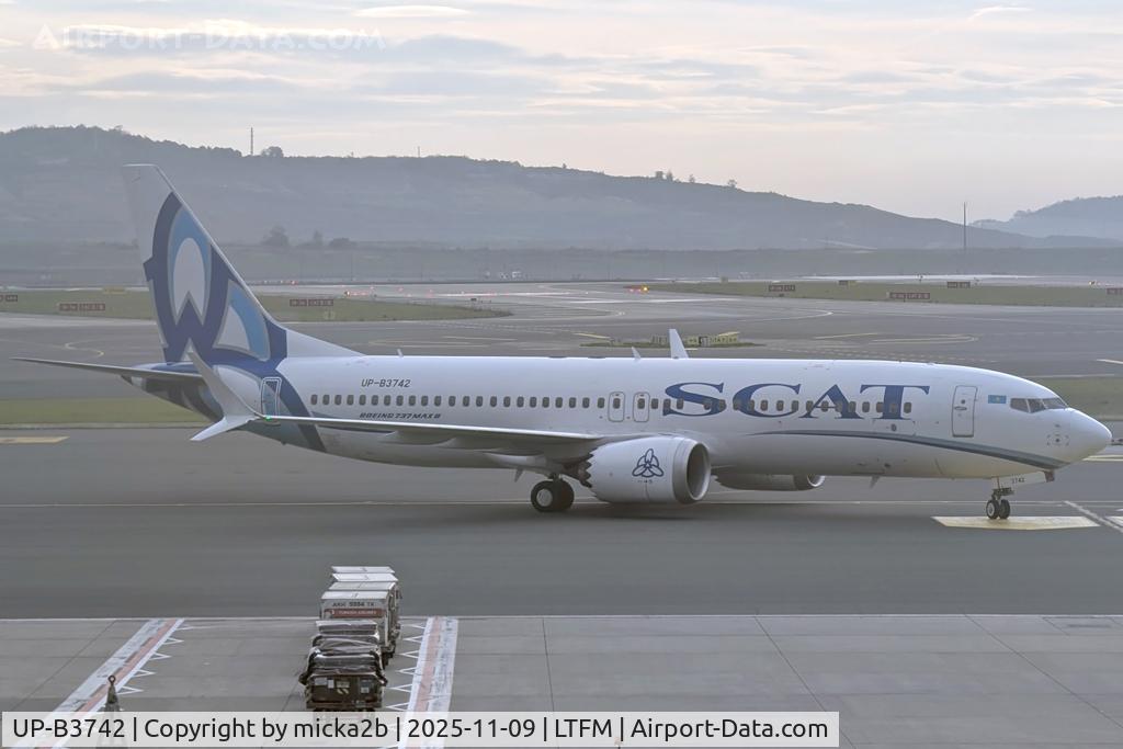 UP-B3742, 2018 Boeing 737-8 MAX C/N 44297, Taxiing