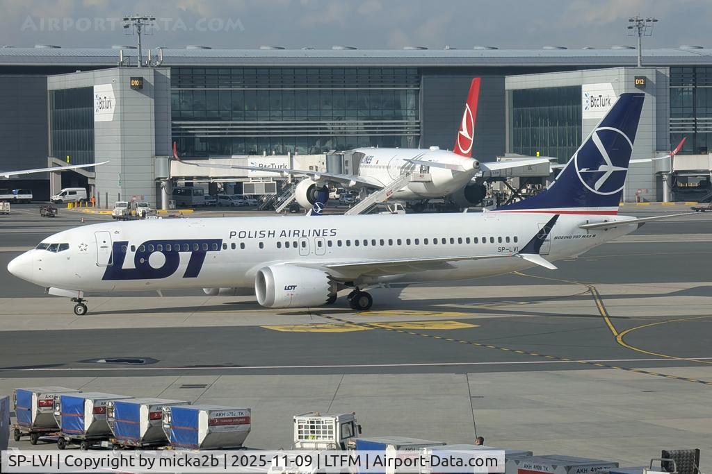 SP-LVI, 2021 Boeing 737-8 MAX C/N 43326, Taxiing