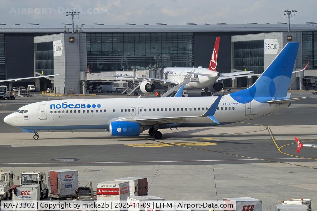 RA-73302, 2017 Boeing 737-8AL C/N 61788, Taxiing