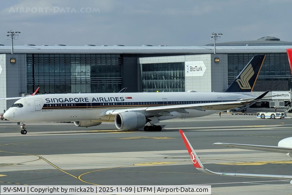 9V-SMJ, 2016 Airbus A350-941 C/N 081, Taxiing