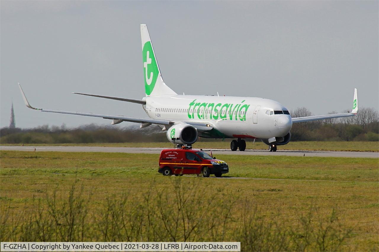 F-GZHA, 2007 Boeing 737-8GJ C/N 34901, Taxiing rwy 025L, Brest-Bretagne airport (LFRB-BES)
