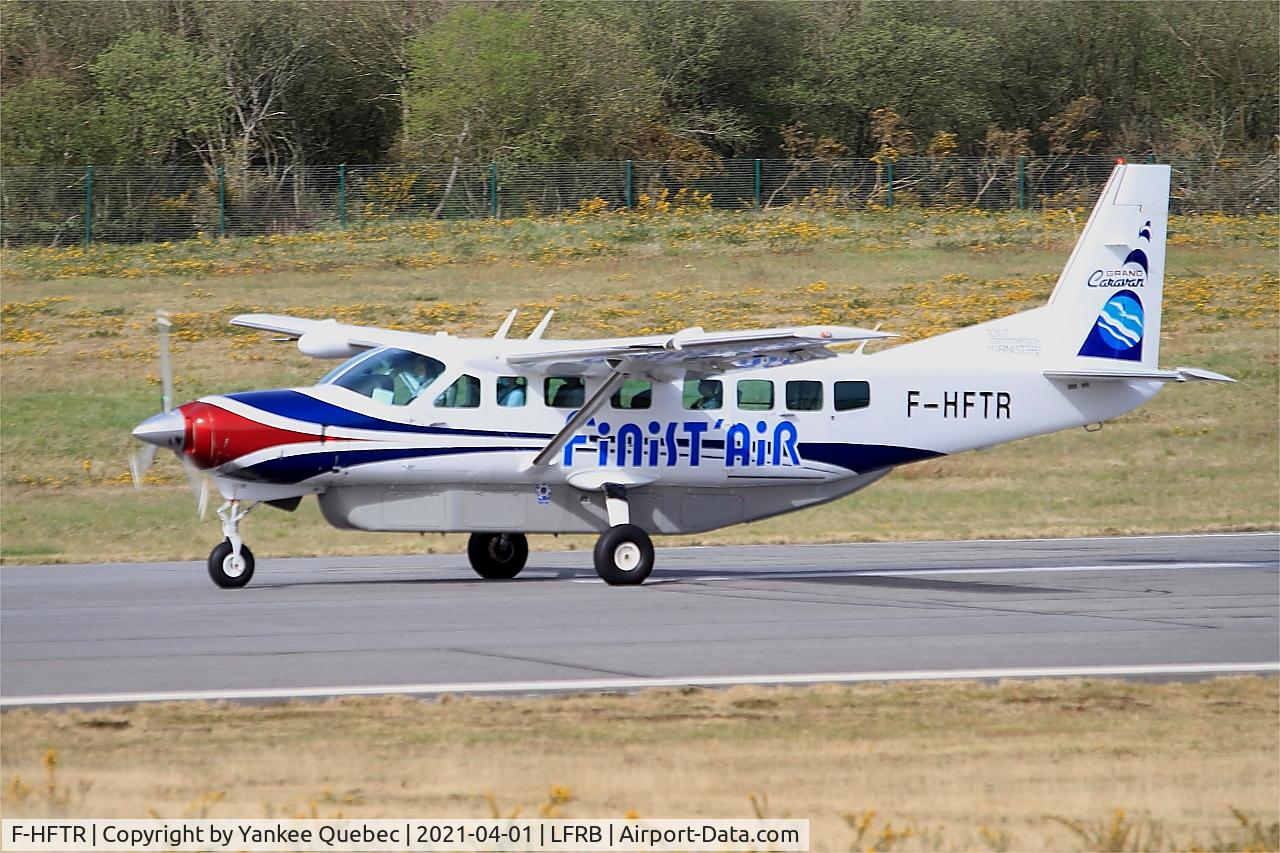 F-HFTR, 2008 Cessna 208B Grand Caravan C/N 208B-2041, Taxiing rwy 07R, Brest-Bretagne airport (LFRB-BES)