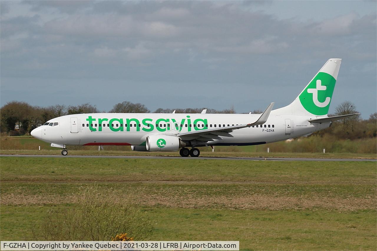 F-GZHA, 2007 Boeing 737-8GJ C/N 34901, Take off run rwy 025L, Brest-Bretagne airport (LFRB-BES)