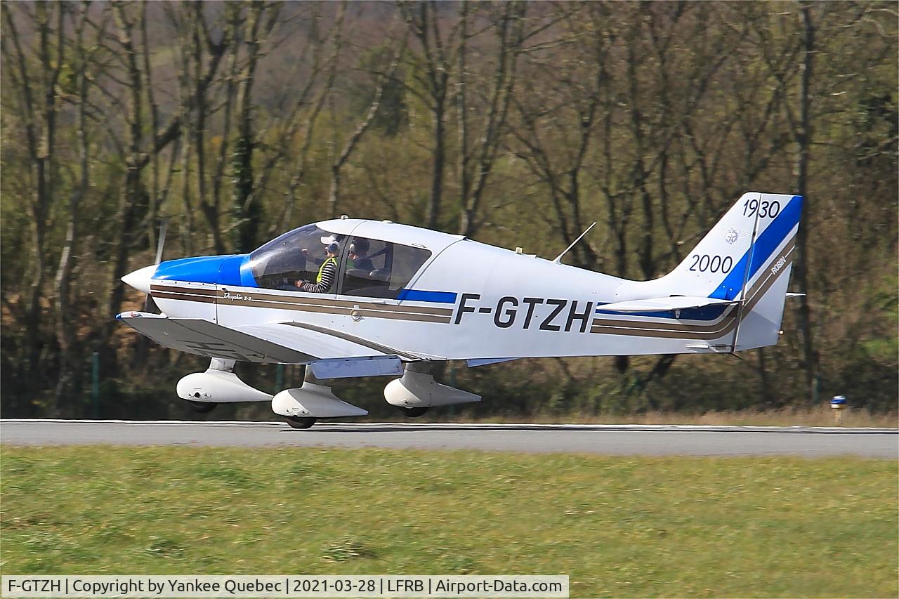 F-GTZH, Robin DR-400-120 Petit Prince C/N 2455, Landing rwy 25L, Brest-Bretagne airport (LFRB-BES)