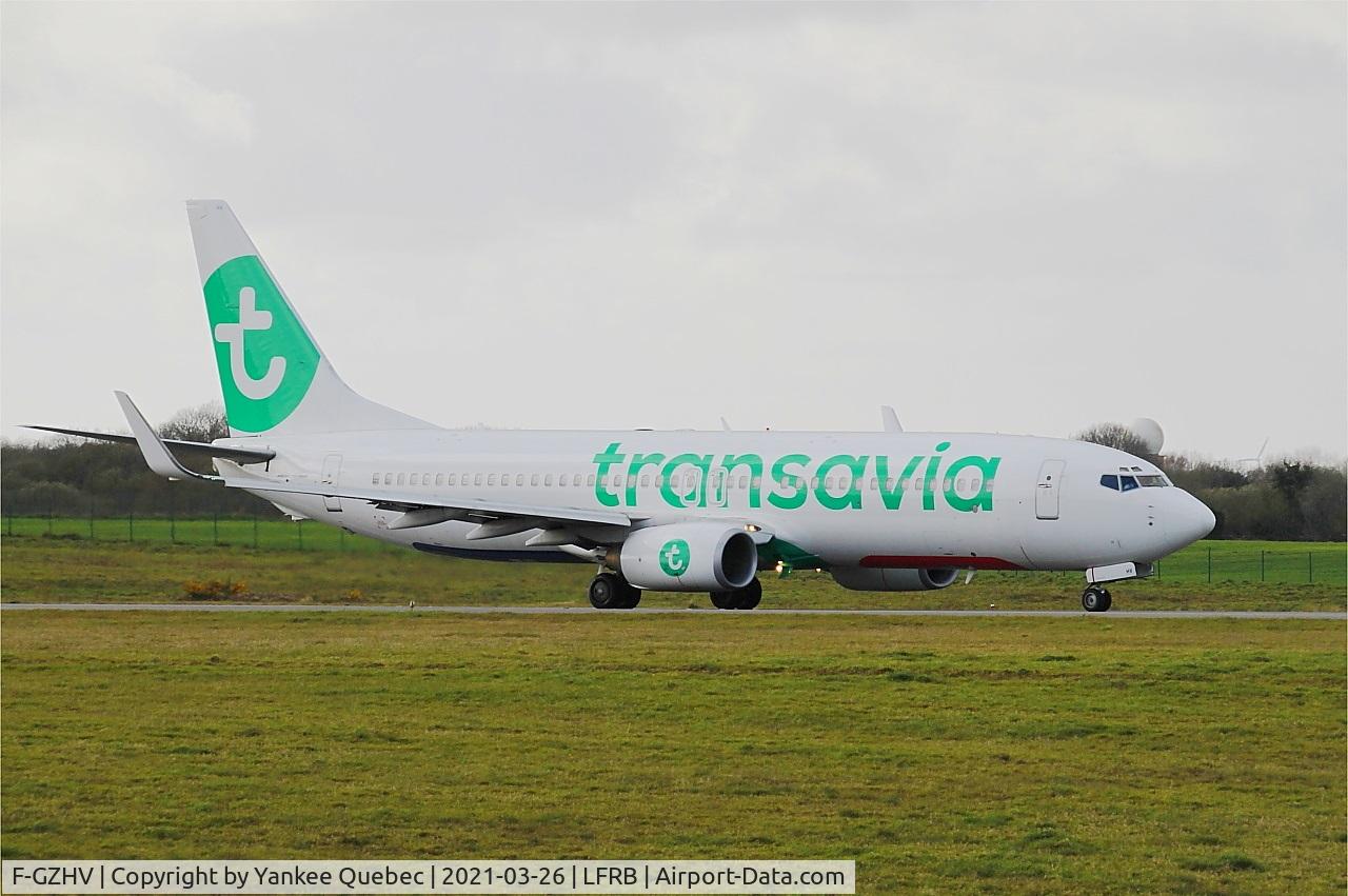F-GZHV, 1998 Boeing 737-85H C/N 29444, Taxiing rwy 025L, Brest-Bretagne airport (LFRB-BES)