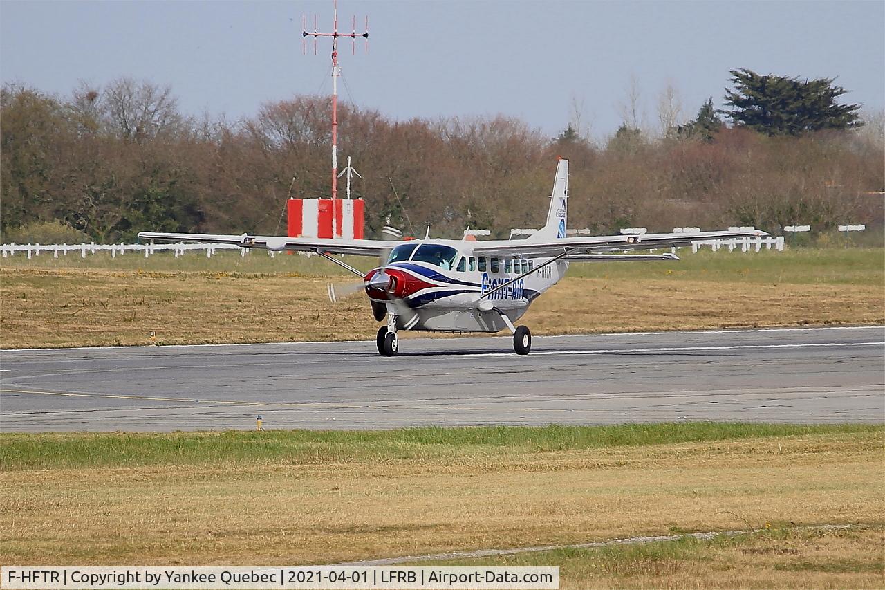 F-HFTR, 2008 Cessna 208B Grand Caravan C/N 208B-2041, Taxiing rwy 07R, Brest-Bretagne airport (LFRB-BES)