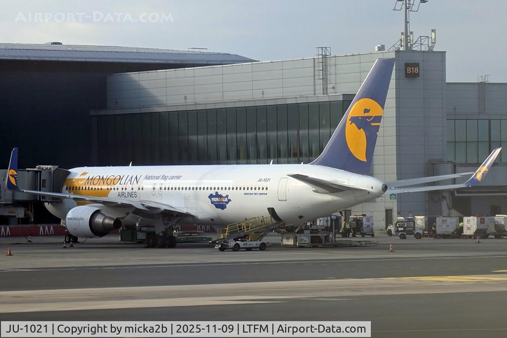 JU-1021, 2013 Boeing 767-34G/ER C/N 41519, Parked