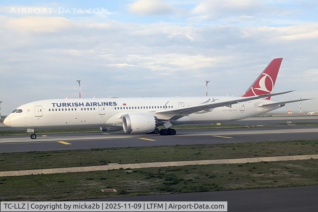 TC-LLZ, 2023 Boeing 787-9 Dreamliner C/N 65822, Taxiing