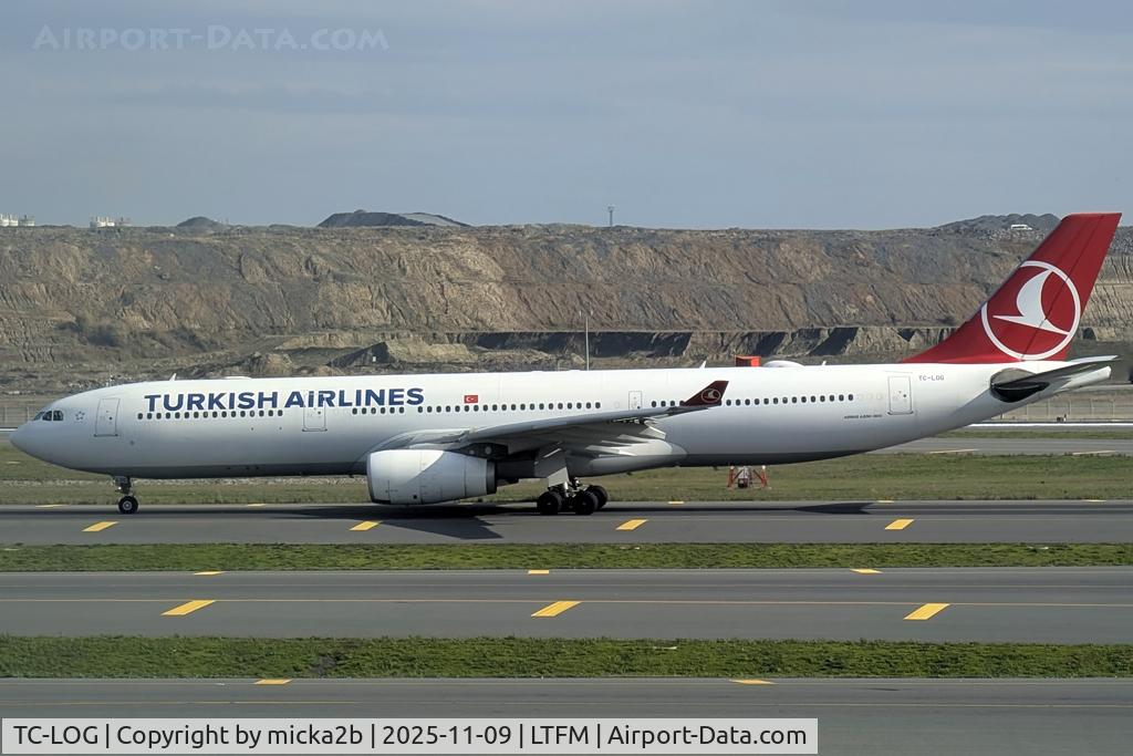 TC-LOG, 2016 Airbus A330-343 C/N 1651, Taxiing