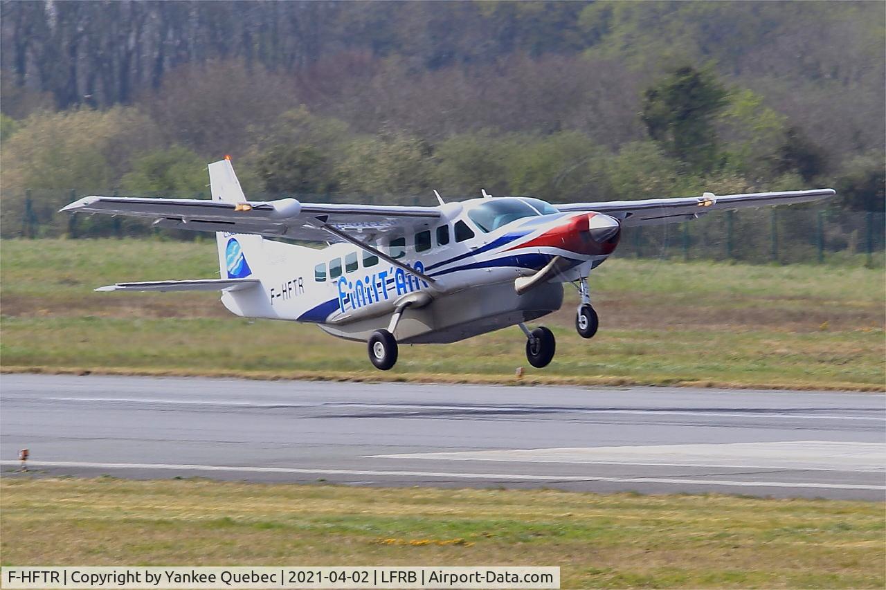 F-HFTR, 2008 Cessna 208B Grand Caravan C/N 208B-2041, Take off rwy 07R, Brest-Bretagne airport (LFRB-BES)