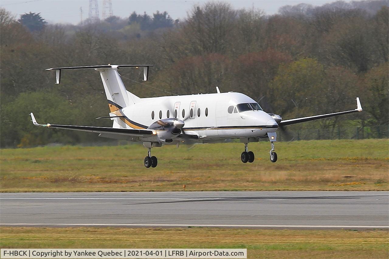 F-HBCK, 1999 Beech 1900D C/N UE-374, Landing rwy 07R, Brest-Bretagne airport (LFRB-BES)
