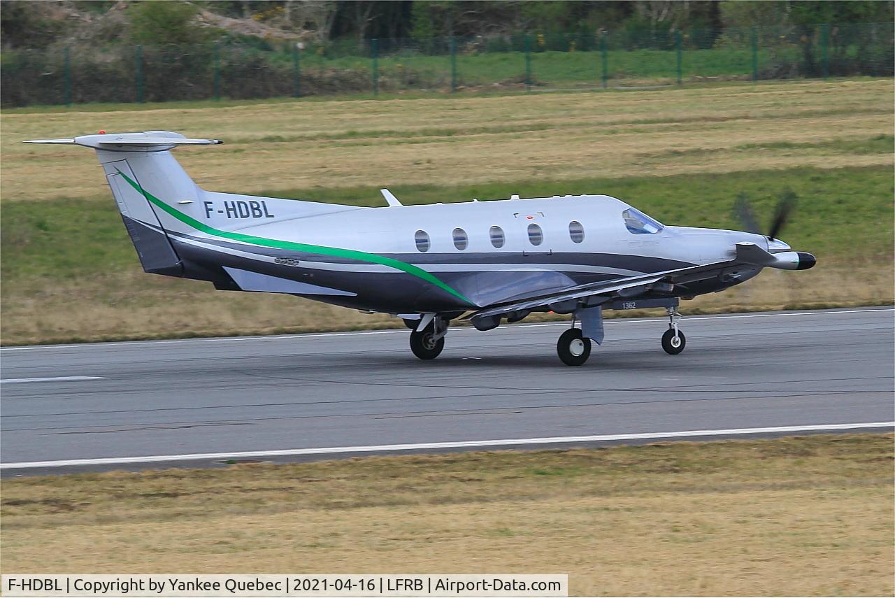 F-HDBL, 2012 Pilatus PC-12/47E C/N 1362, Take off run rwy 07R, Brest-Bretagne airport (LFRB-BES)