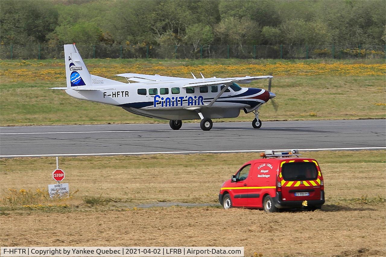 F-HFTR, 2008 Cessna 208B Grand Caravan C/N 208B-2041, Take off run rwy 07R, Brest-Bretagne airport (LFRB-BES)