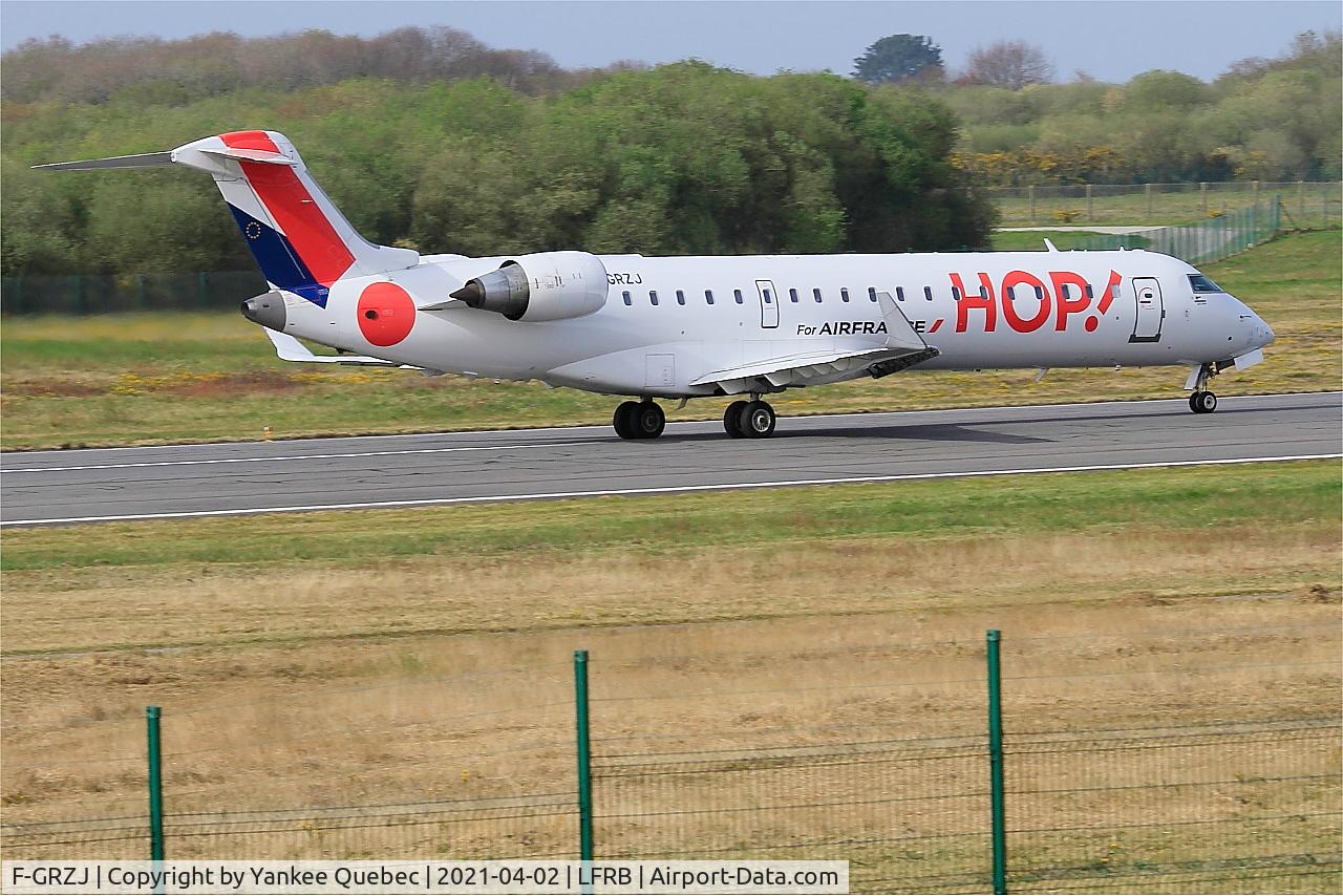 F-GRZJ, Canadair CRJ-702 (CL-600-2C10) Regional Jet C/N 10096, Take off run rwy 07R, Brest-Bretagne airport (LFRB-BES)