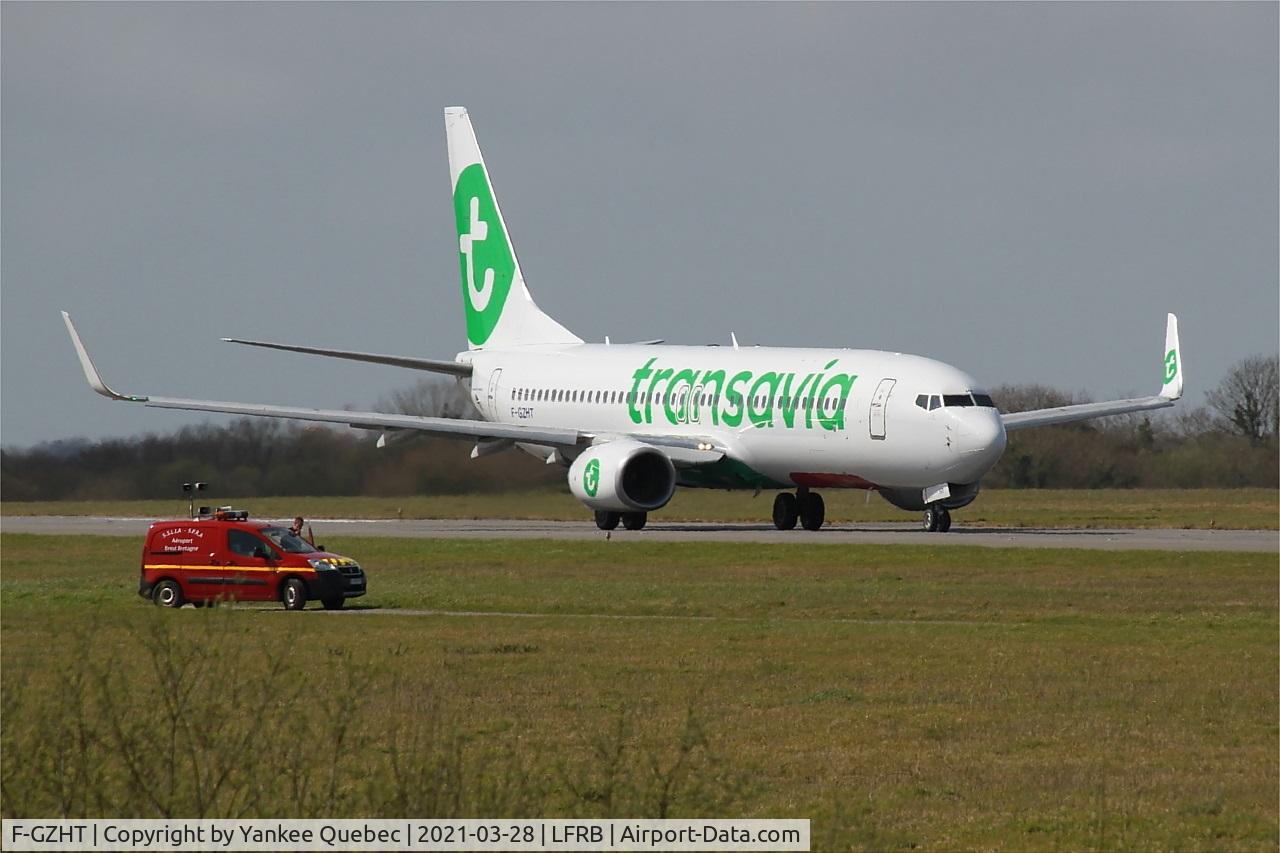 F-GZHT, 2015 Boeing 737-85R C/N 41332/5392, Taxiing rwy 25L, Brest-Bretagne airport (LFRB-BES)