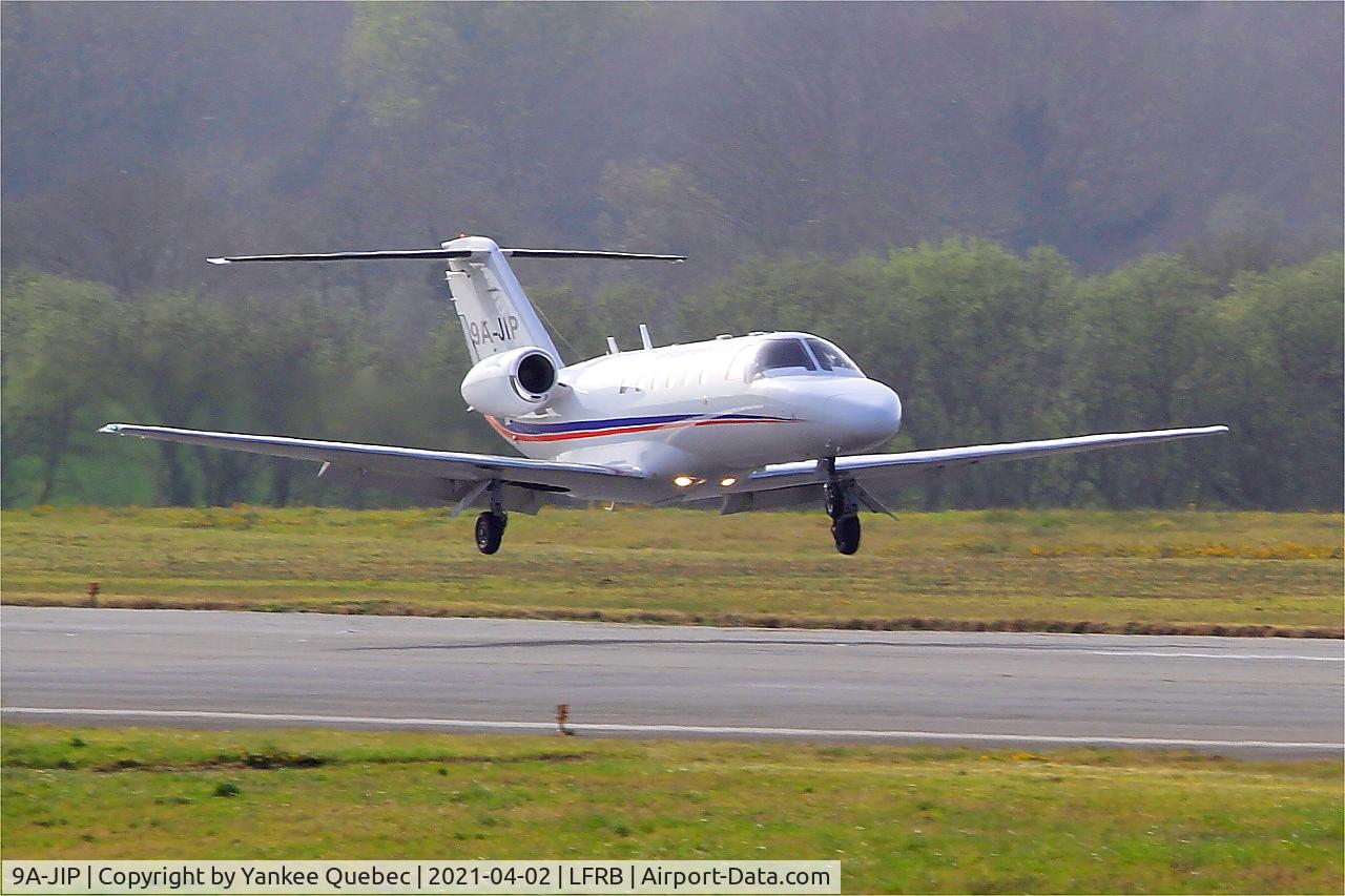 9A-JIP, 2004 Cessna 525A CitationJet CJ2 C/N 525A-0209, Landing rwy 07R, Brest-Bretagne airport (LFRB-BES)