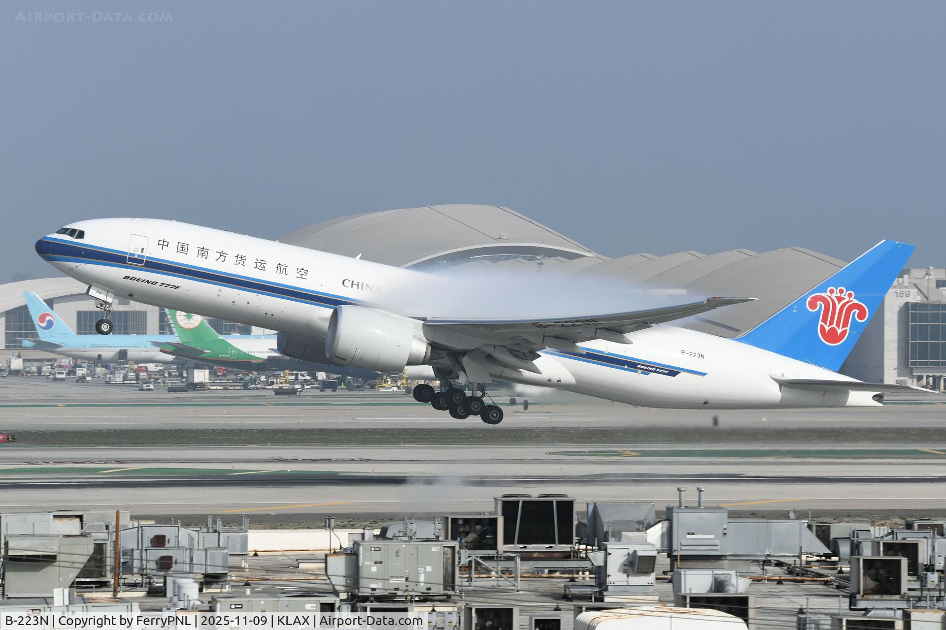 B-223N, 2023 Boeing 777-F C/N 67822, China Southern B777 freighter lifting-off