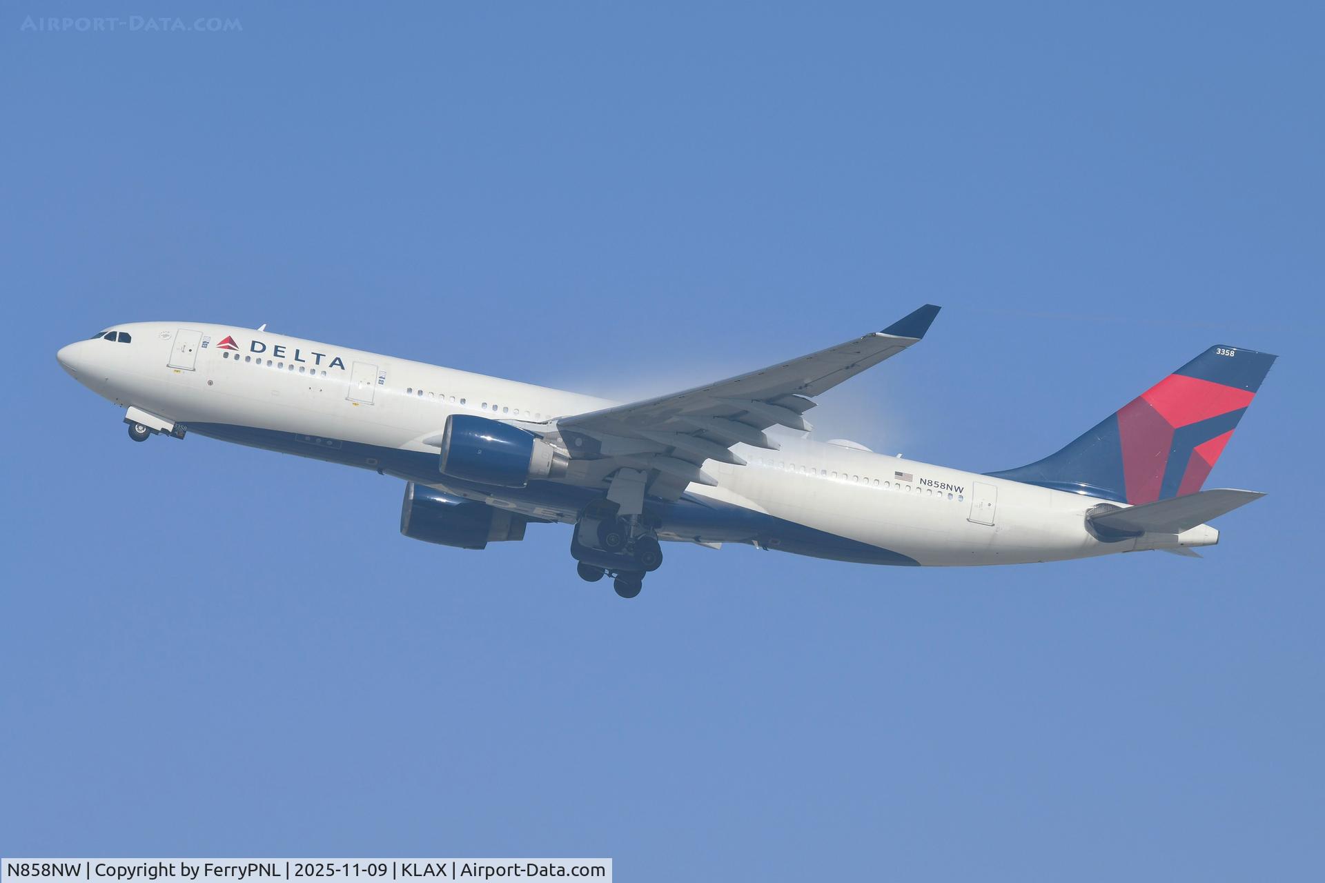 N858NW, 2006 Airbus A330-223 C/N 0718, Delta A332 departing for ATL