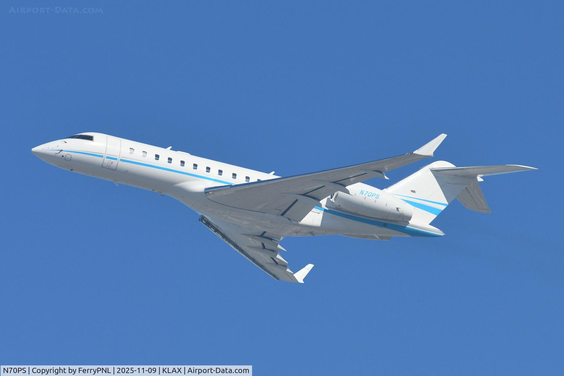 N70PS, 1999 Bombardier BD-700-1A10 Global Express C/N 9012, Global Express departing