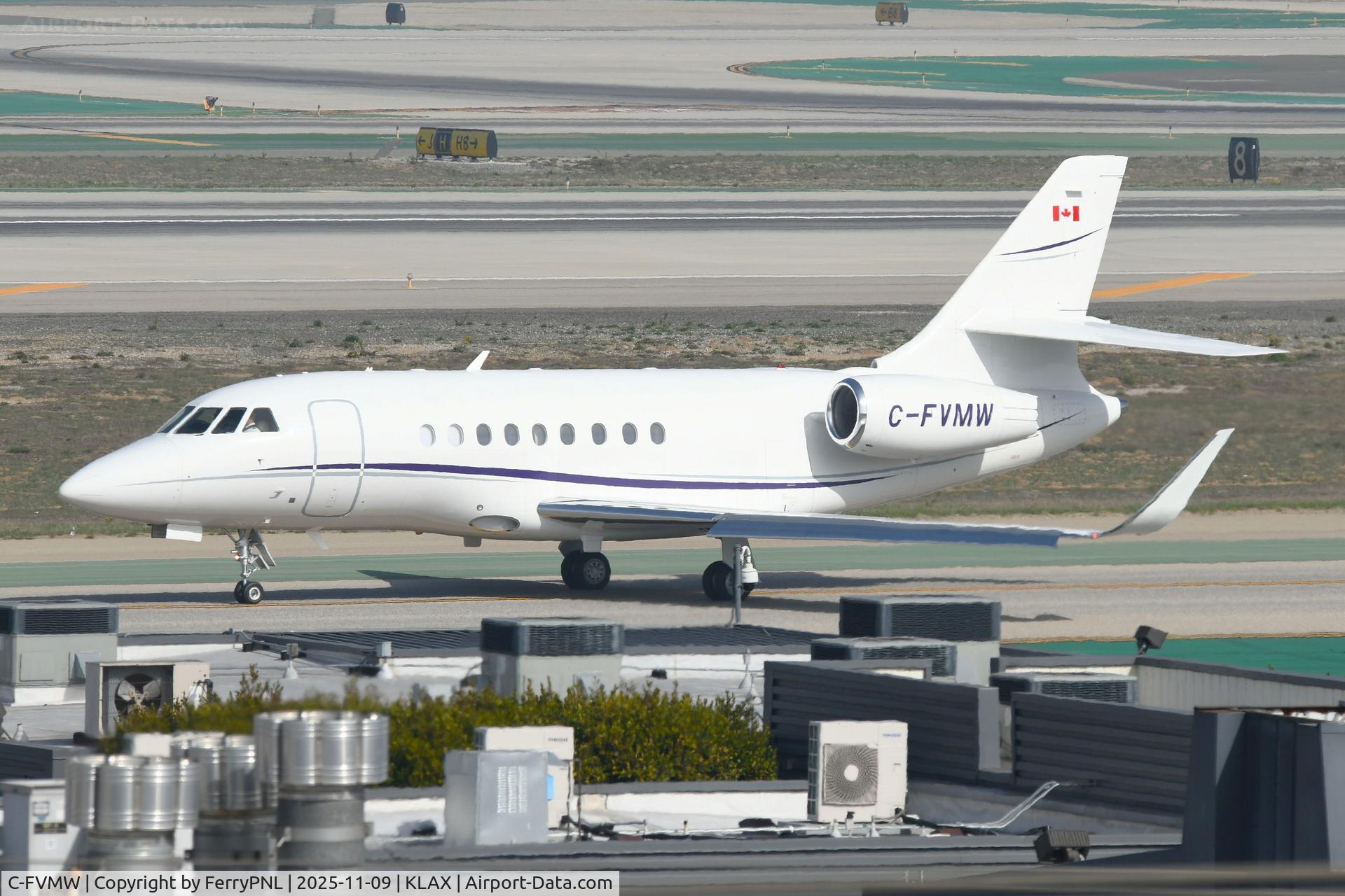 C-FVMW, 2012 Dassault Falcon 2000EX C/N 258, Skyservice Business Aviation DA2000 taxying to the runway