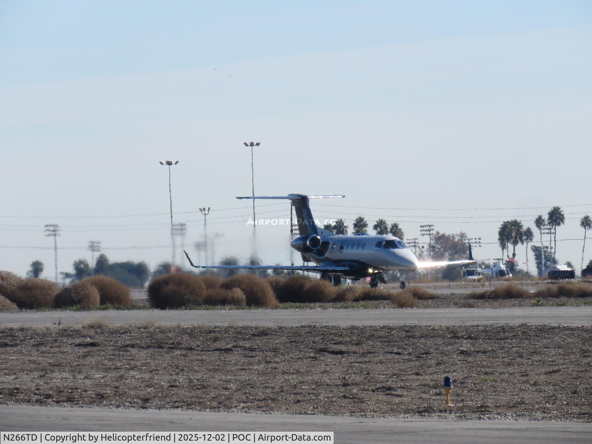 N266TD, 2015 Embraer EMB-505 Phenom 300 C/N 50500266, Starting take off roll